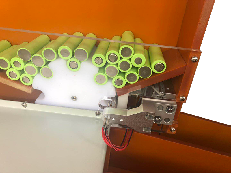 リチウム電池のための 5 つのチャネルの円柱電池の自動選別機
 